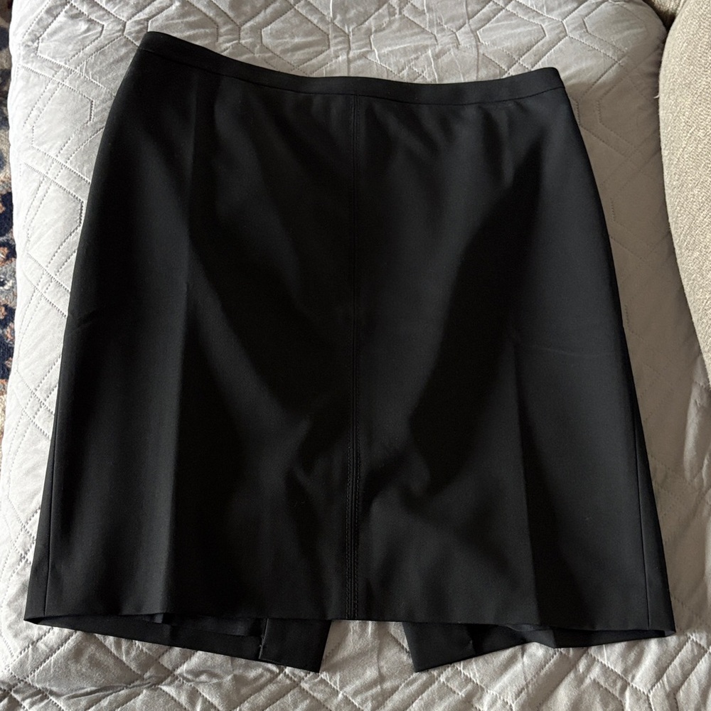 LOFT Women's Classic Black Pencil Skirt Size 6 Perfect For Any Occasion NWOT
